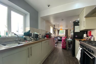 5 bed house, Splott, Adamstown, Cardiff, CF240HZ - Image 1