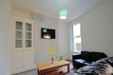 5 bed house, Kensington Fields, Kensington, Liverpool, L78SJ - Image 2