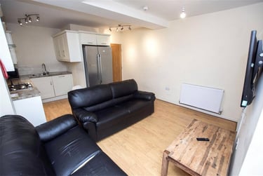 7 bed house, Heeley Road, Selly Park, Birmingham, B296EL - Image 1