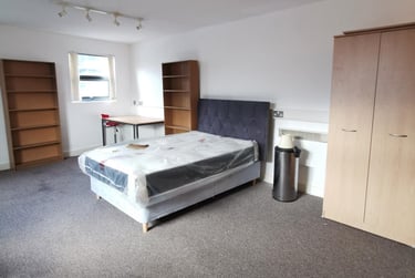 1 bed studio, St Helens Road, City Centre, Swansea, SA14AB - Image 1