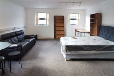 1 bed studio, St Helens Road, City Centre, Swansea, SA14AB - Image 2
