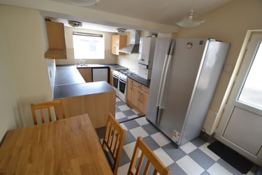 6 bed house, Cathays, Cardiff, CF244BX - Image 1