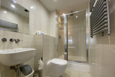 2 bed flat, Cardiff Bay, Cardiff, CF104RF - Image 8