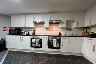 8 bed house, Cathays, Cardiff, CF244DE - Image 2