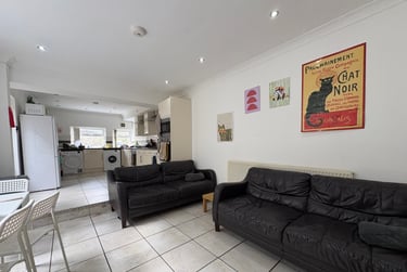 6 bed house, Cathays, Cardiff, CF244HW - Image 1