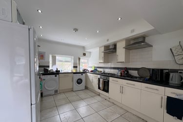 6 bed house, Cathays, Cardiff, CF244HW - Image 2