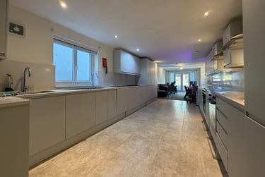 9 bed house, Cathays, Plasnewydd, Cardiff, CF244AQ - Image 1