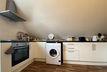 2 bed flat, Roath, Plasnewydd, Cardiff, CF243AJ - Image 2