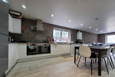 8 bed house, Cathays, Plasnewydd, Cardiff, CF244BH - Image 1