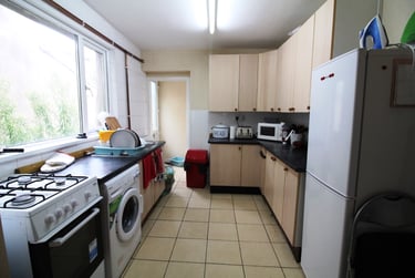 3 bed flat, Adamsdown, Adamstown, Cardiff, CF240JW - Image 3