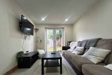6 bed house, Cathays, Plasnewydd, Cardiff, CF244BN - Image 1
