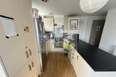 4 bed flat, Vaughan Way, Highfields, Leicester, LE14SH - Image 3