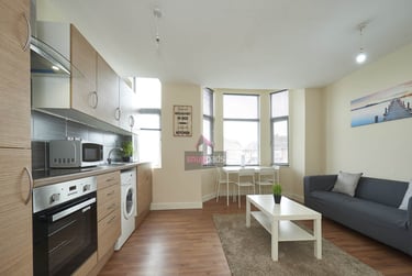 2 bed flat, Salford, Seedley, M55JJ - Image 1