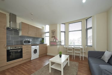 2 bed flat, Salford, Seedley, M55JJ - Image 2