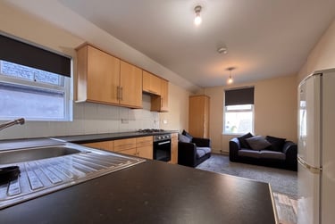 3 bed flat, Roath, Plasnewydd, Cardiff, CF243JS - Image 2