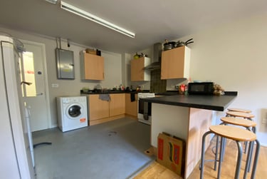 4 bed flat, Cathays, Cardiff, CF244PH - Image 2