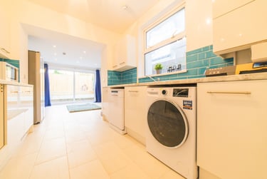 6 bed house, Cathays, Cardiff, CF244NU - Image 1