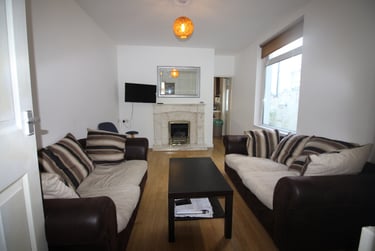 5 bed house, Cathays, Cardiff, CF244QD - Image 1