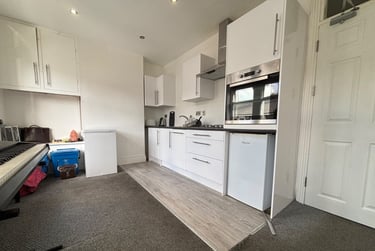 2 bed flat, Splott, Cardiff, CF242NJ - Image 3