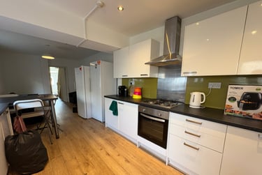 6 bed house, Cathays, Cardiff, CF244HS - Image 3