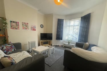 4 bed house, Cathays, Cardiff, CF244QU - Image 1