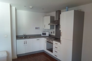 2 bed flat, South Quay, Kings Road, Swansea, SA18AL - Image 1