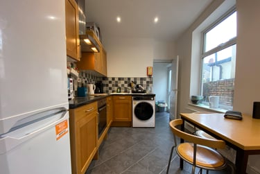 4 bed house, Cathays, Plasnewydd, Cardiff, CF244BT - Image 1