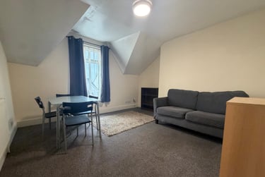 1 bed flat, Roath, Plasnewydd, Cardiff, CF243BH - Image 1