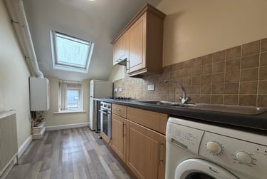 1 bed flat, Roath, Plasnewydd, Cardiff, CF243BH - Image 2