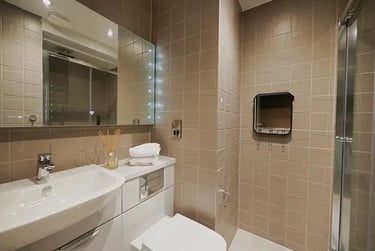 Gold Studio at Glasgow West End, Kelvinhaugh Street, City Centre, Glasgow, G38PX - Image 4