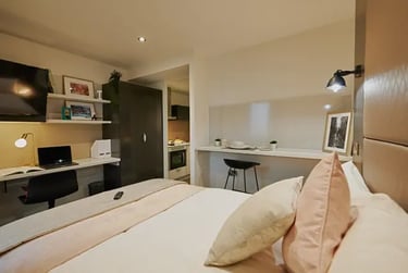 Gold Studio at Glasgow West End, Kelvinhaugh Street, City Centre, Glasgow, G38PX - Image 2