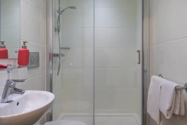 Bronze Ensuite - Image 5