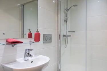 Silver Shared House - Image 5