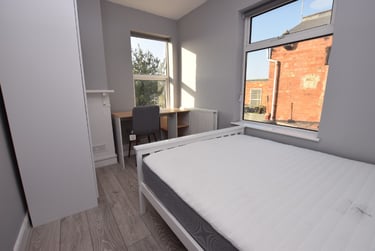 1 bed house, Overstone Road, City Centre, Northampton, NN13JW - Image 1