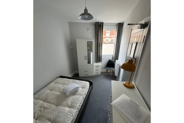 1 bed house, Burns Street, Barrack Road, Northampton, NN13QE - Image 2