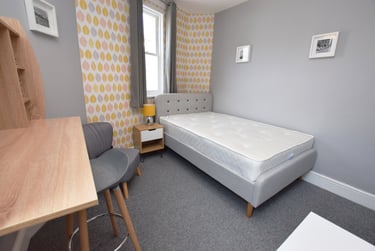 1 bed house, Burns Street, Barrack Road, Northampton, NN13QE - Image 2