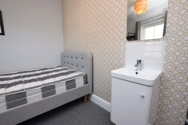 1 bed house, Burns Street, Barrack Road, Northampton, NN13QE - Image 2