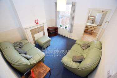 1 bed house, Lutterworth Road, Abington, Northampton, NN15JL - Image 2