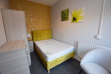 1 bed house, Denmark Road, City Centre, Northampton, NN15QS - Image 1