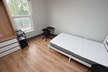 1 bed house, Victoria Promenade, City Centre, Northampton, NN11HH - Image 1
