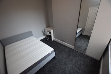 1 bed house, London Road, Far Cotton, Northampton, NN48AL - Image 1