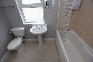 1 bed house, London Road, Far Cotton, Northampton, NN48AL - Image 2