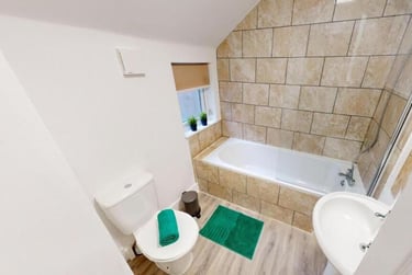 4 bed house, Queens Road East, Beeston, Nottingham, NG92BD - Image 1