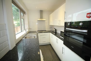 4 bed house, Tudor Grove, Arboretum, Nottingham, NG14HR - Image 1