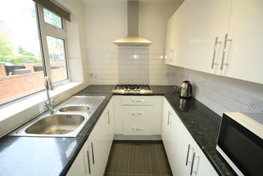 4 bed house, Tudor Grove, Arboretum, Nottingham, NG14HR - Image 2