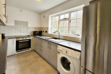 4 bed house, Matlock Court, Arboretum, Nottingham, NG14DT - Image 2
