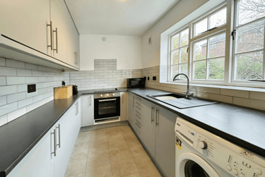 4 bed house, Matlock Court, Arboretum, Nottingham, NG14DT - Image 3