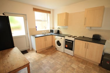 2 bed house, Cromwell Street, Arboretum, Nottingham, NG74GL - Image 2