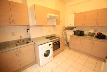 4 bed house, Forest Road East, Arboretum, Nottingham, NG14HJ - Image 1