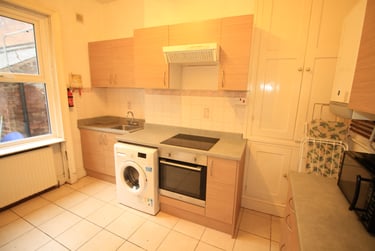 4 bed house, Forest Road East, Arboretum, Nottingham, NG14HJ - Image 3